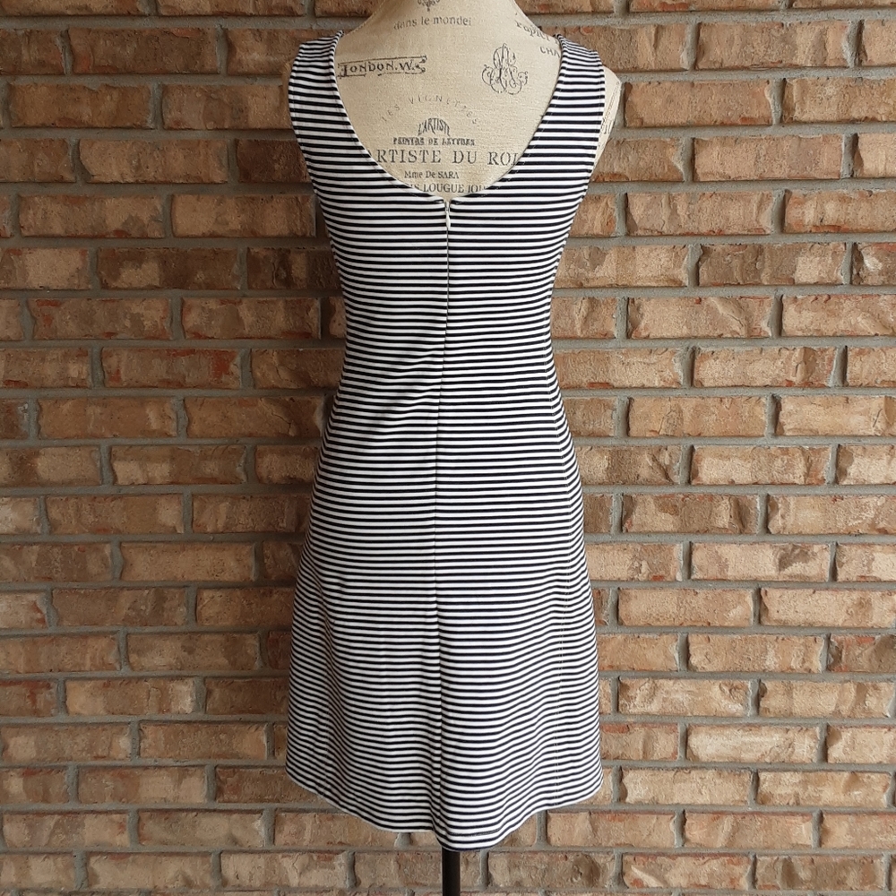 Theory Mivrill Sleeveless Nautical Striped Dress. - Picture 4 of 9